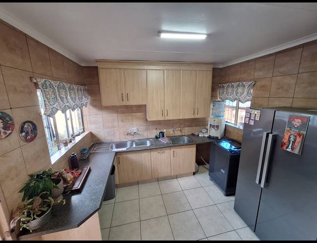 5 BEDROOM HOUSE FOR SALE IN VANDERBIJLPARK SE 3